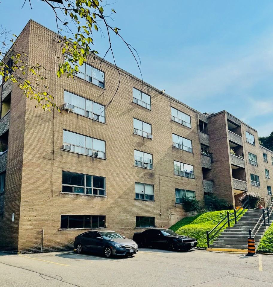 325A James Street South #401 - Photo 2 of 8