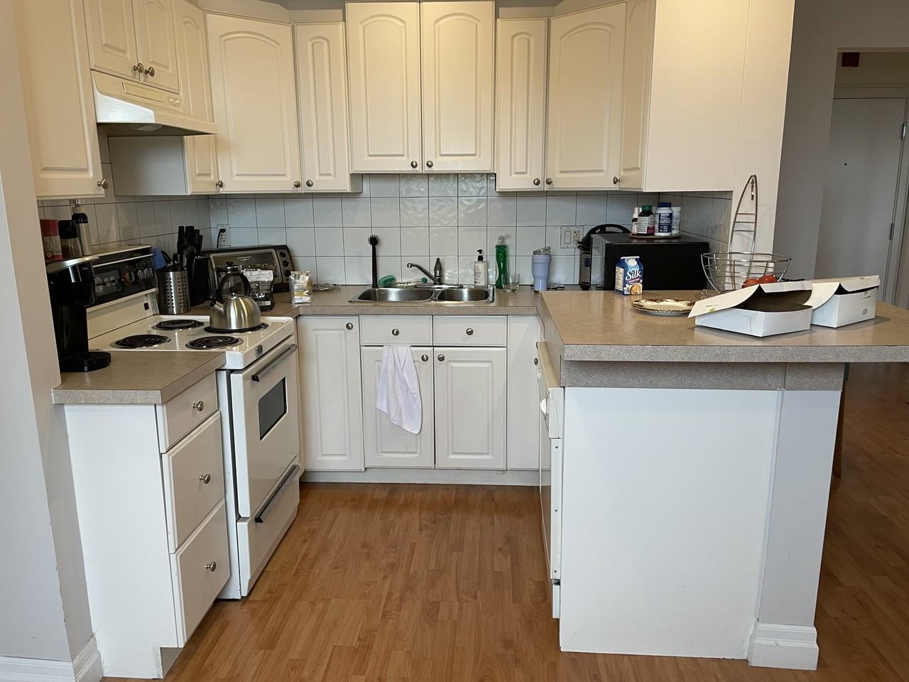 1421 Dundas St W - Photo 5 of 9