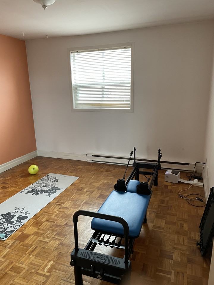 1421 Dundas St W - Photo 6 of 9