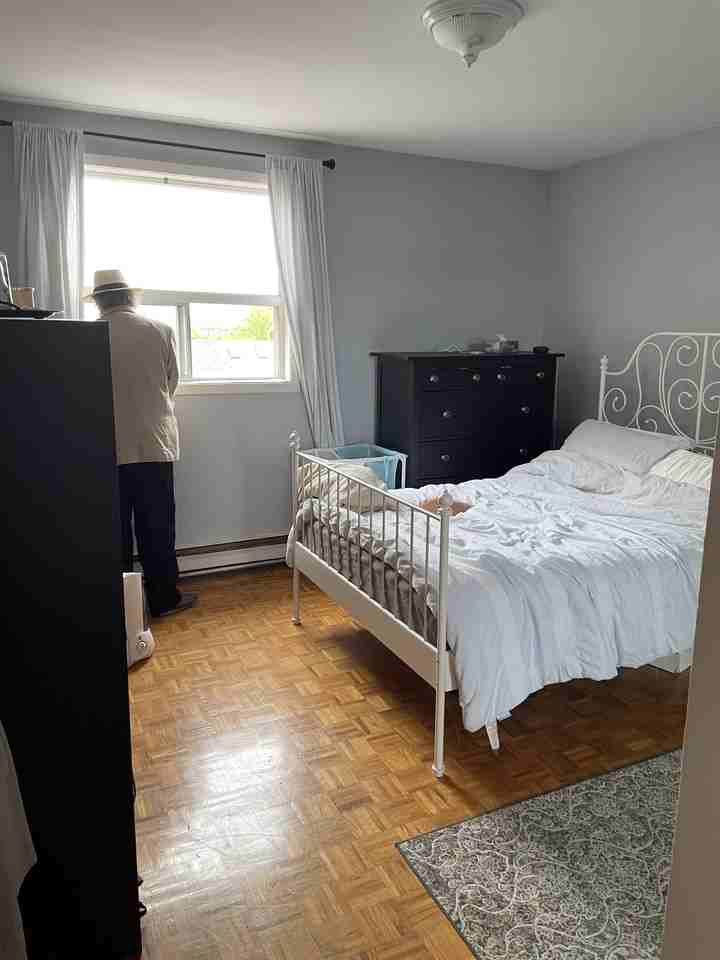 1421 Dundas St W - Photo 7 of 9