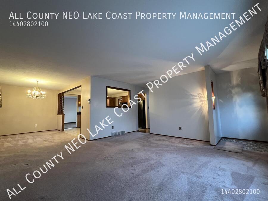 9953 Shady Ln - Photo 2 of 13