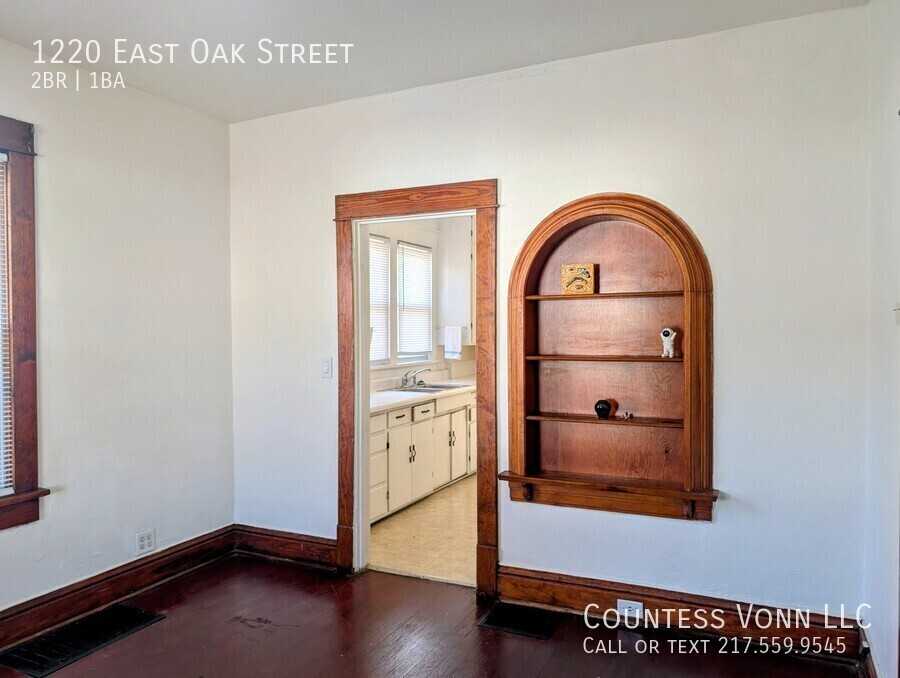 1220 E Oak St - Photo 3 of 15