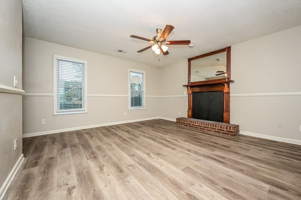 3199 Pearce Ct - Photo 5 of 17