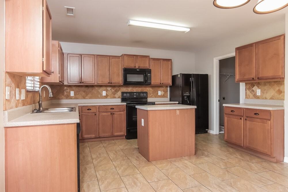 1020 Lockberry Ct - Photo 7 of 17