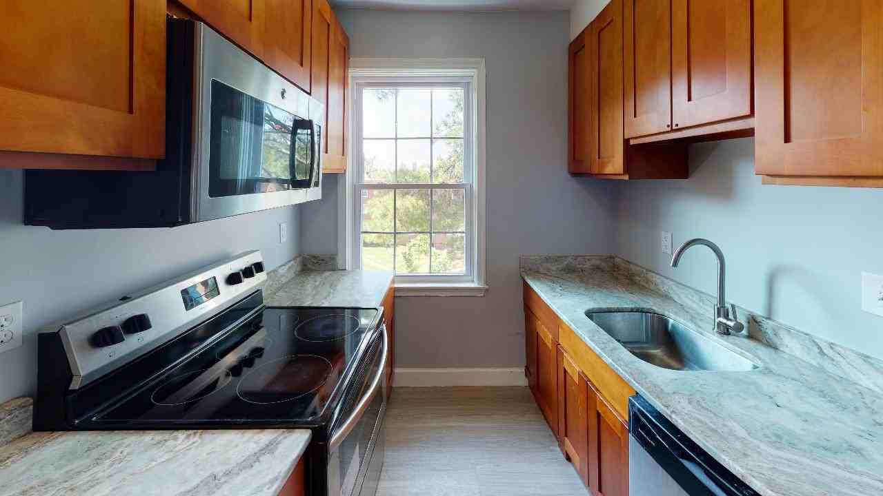 3811 V St Se #201 - Photo 5 of 9