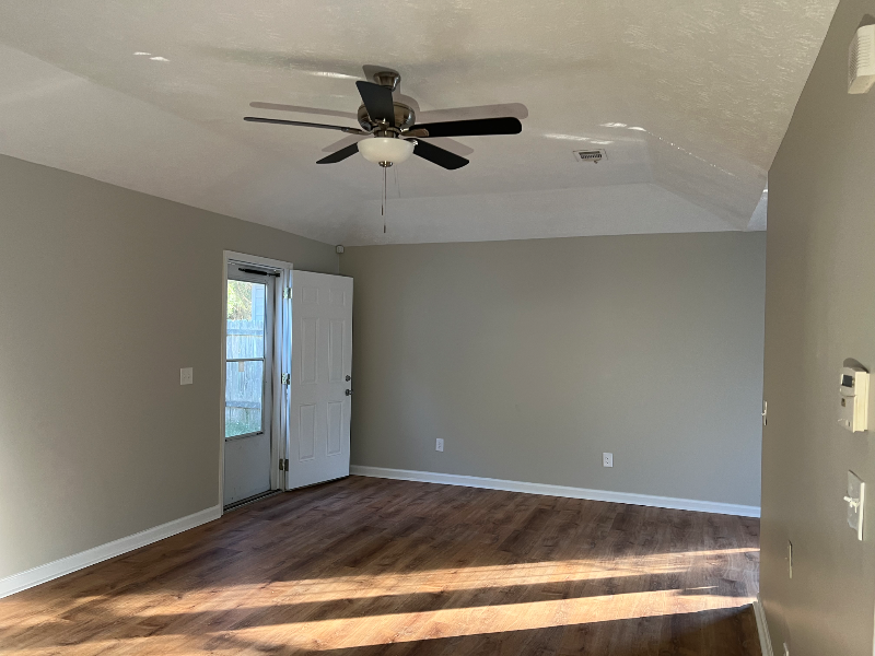 2144 Hunter Ct - Photo 2 of 16