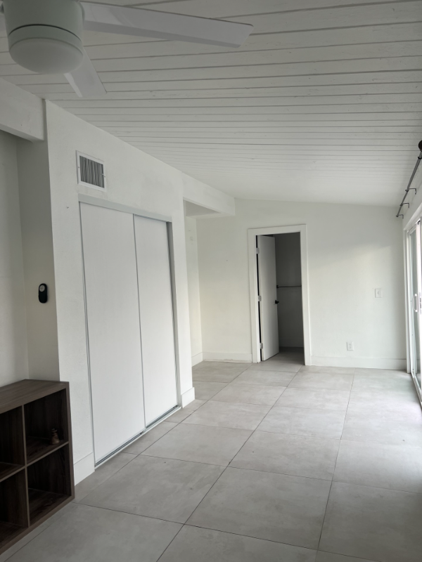 218 W Gragmont St - Photo 2 of 4