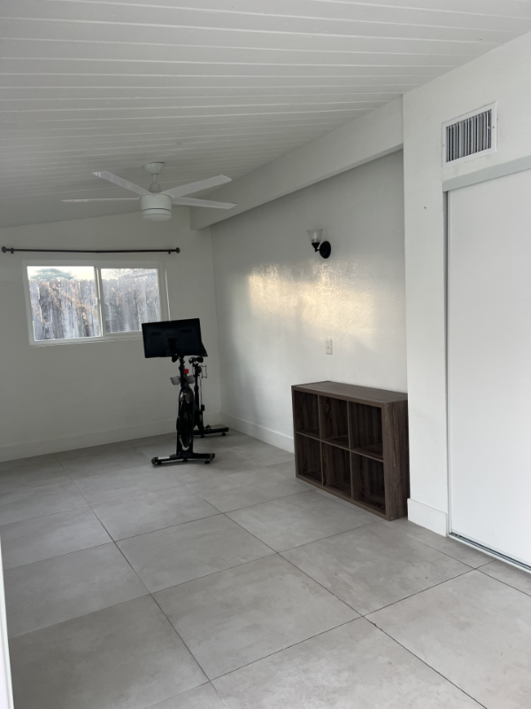 218 W Gragmont St - Photo 4 of 4