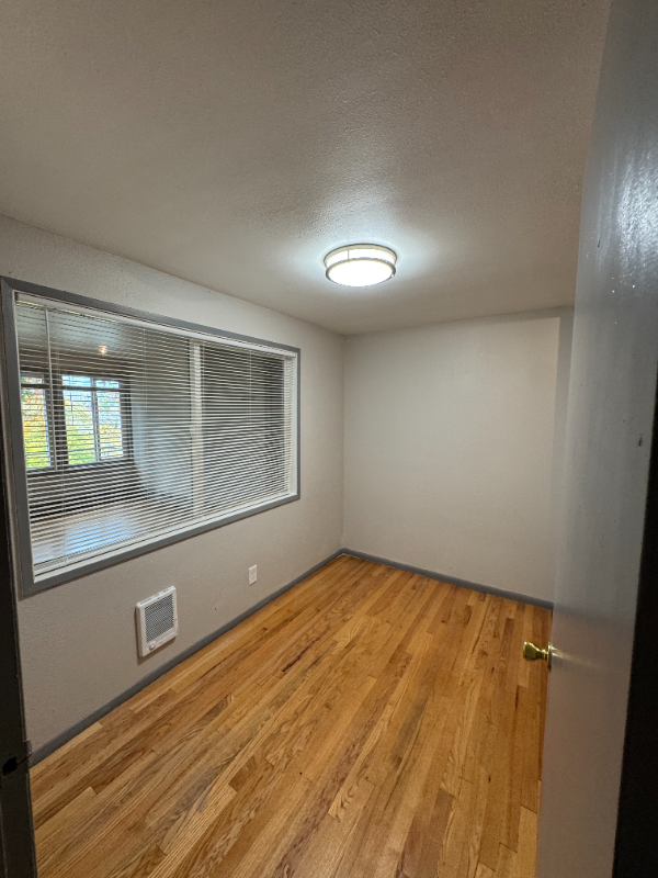 4746 22nd Avenue Northeast #4746-5 - Photo 6 of 12