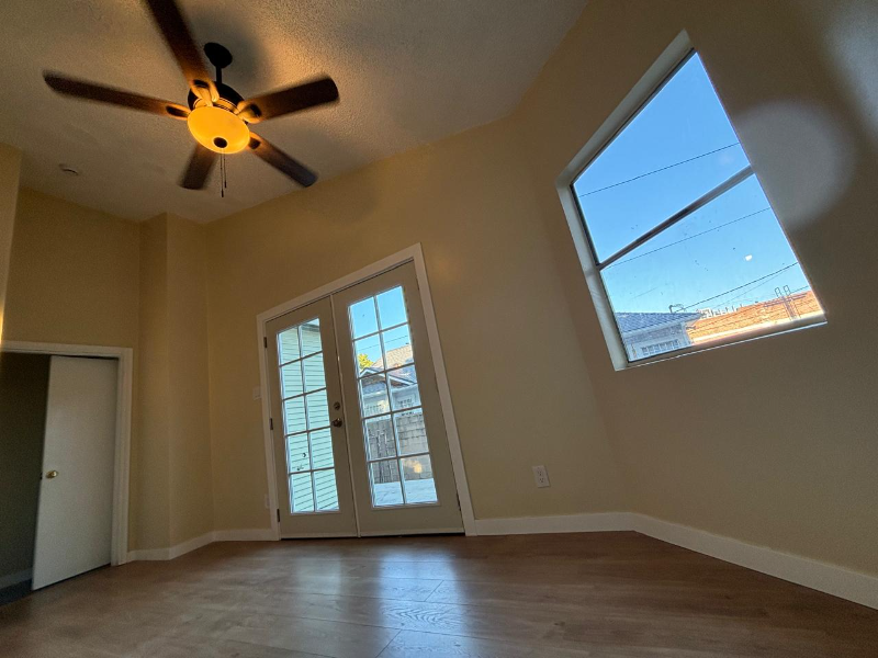 526 W 49th St - Photo 2 of 7