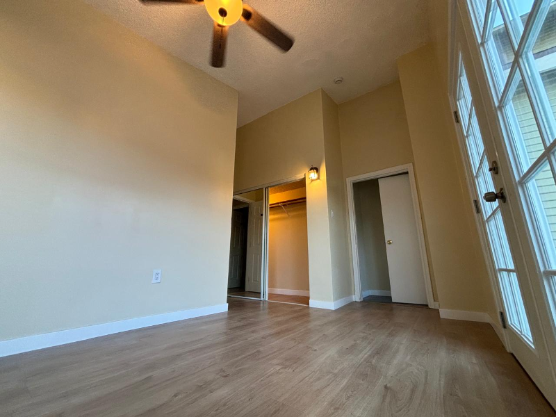 526 W 49th St - Photo 3 of 7