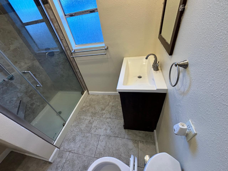 526 W 49th St - Photo 5 of 7