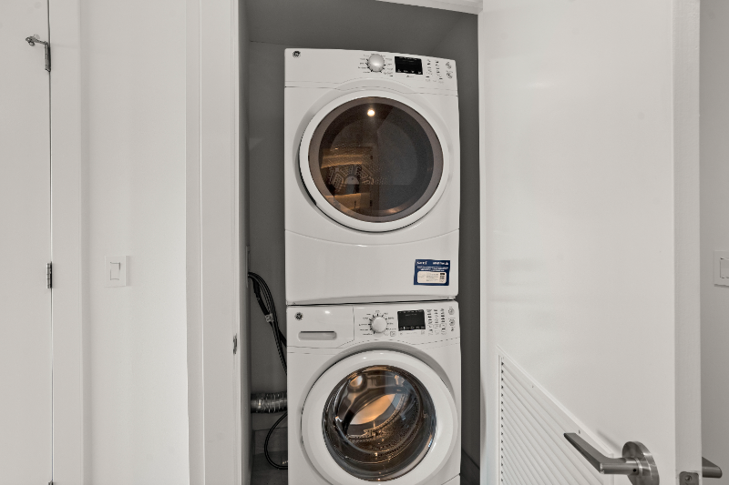 169 W Elm St - Photo 4 of 13