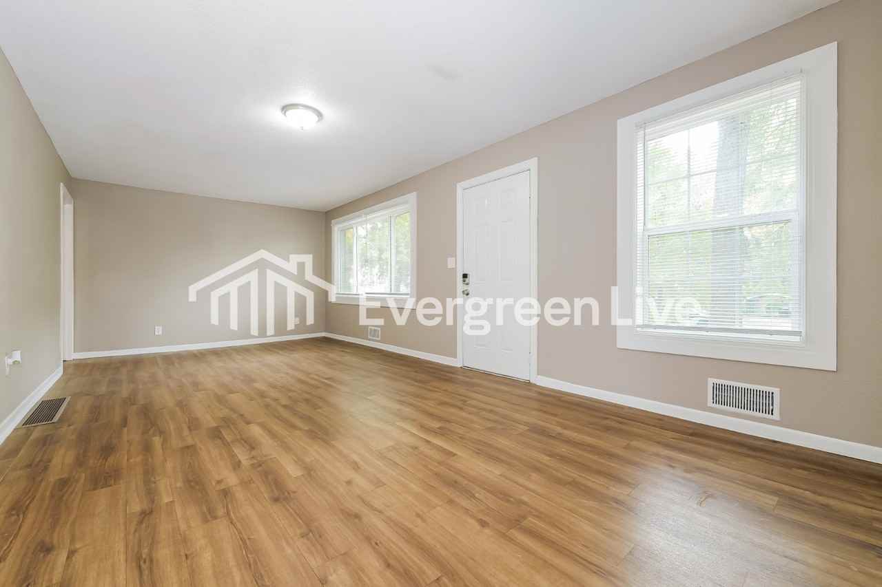 12504 E 54th Ter - Photo 2 of 15