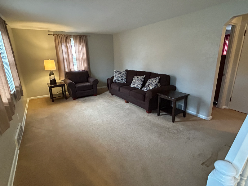 190 Andrew Drive - Photo 2 of 14