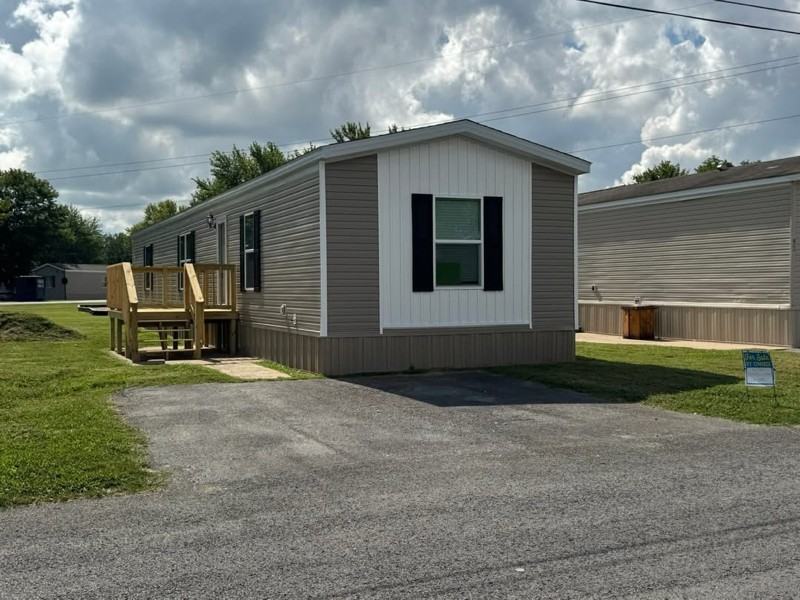 90 Peach St - Photo 2 of 13