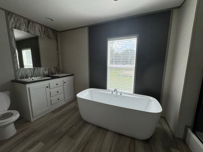 90 Peach St - Photo 3 of 13