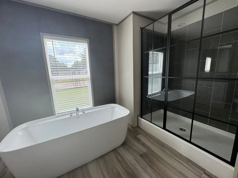 90 Peach St - Photo 4 of 13