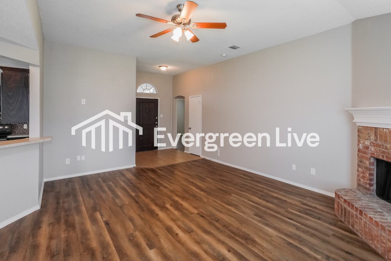 105 Logan Ln - Photo 3 of 16