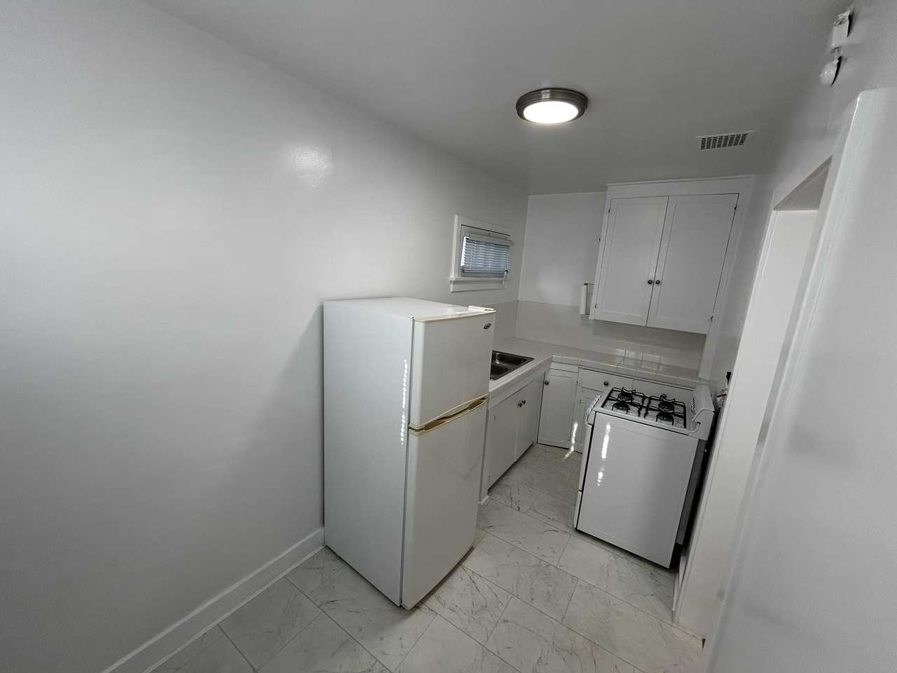 1232 18th Street #B - Photo 2 of 10