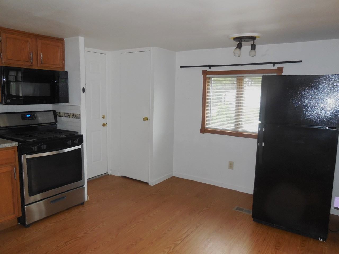 906 Powell Drive - Photo 2 of 12