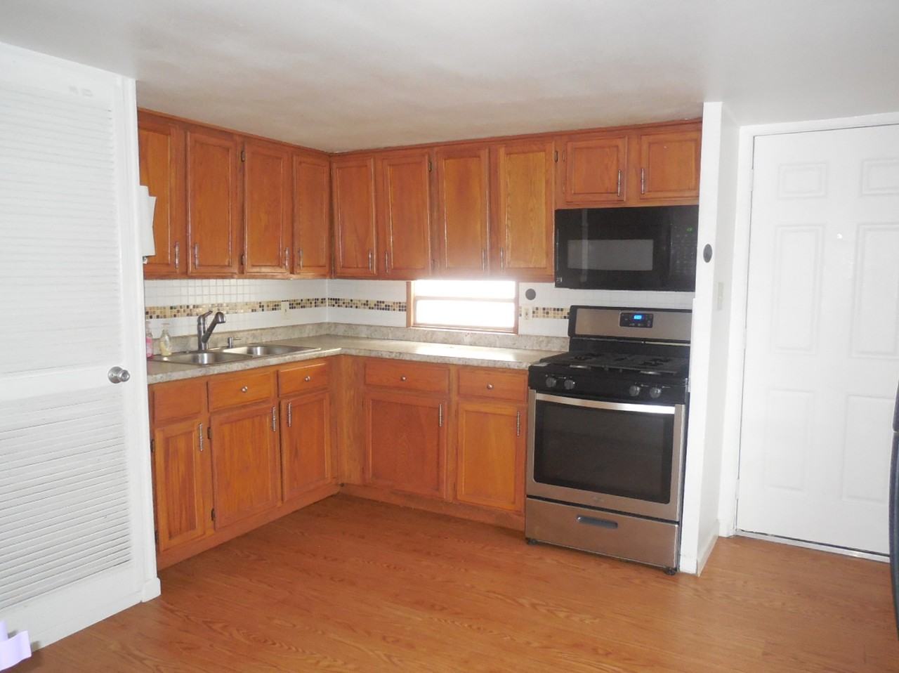 906 Powell Drive - Photo 4 of 12