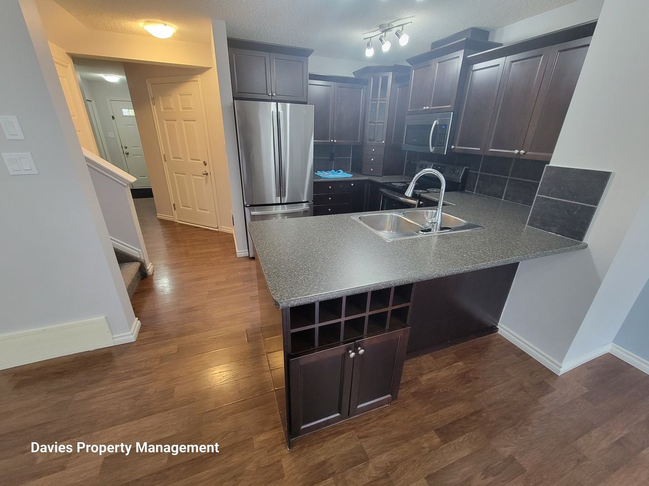 3209 Whitelaw Drive NW - Photo 3 of 31