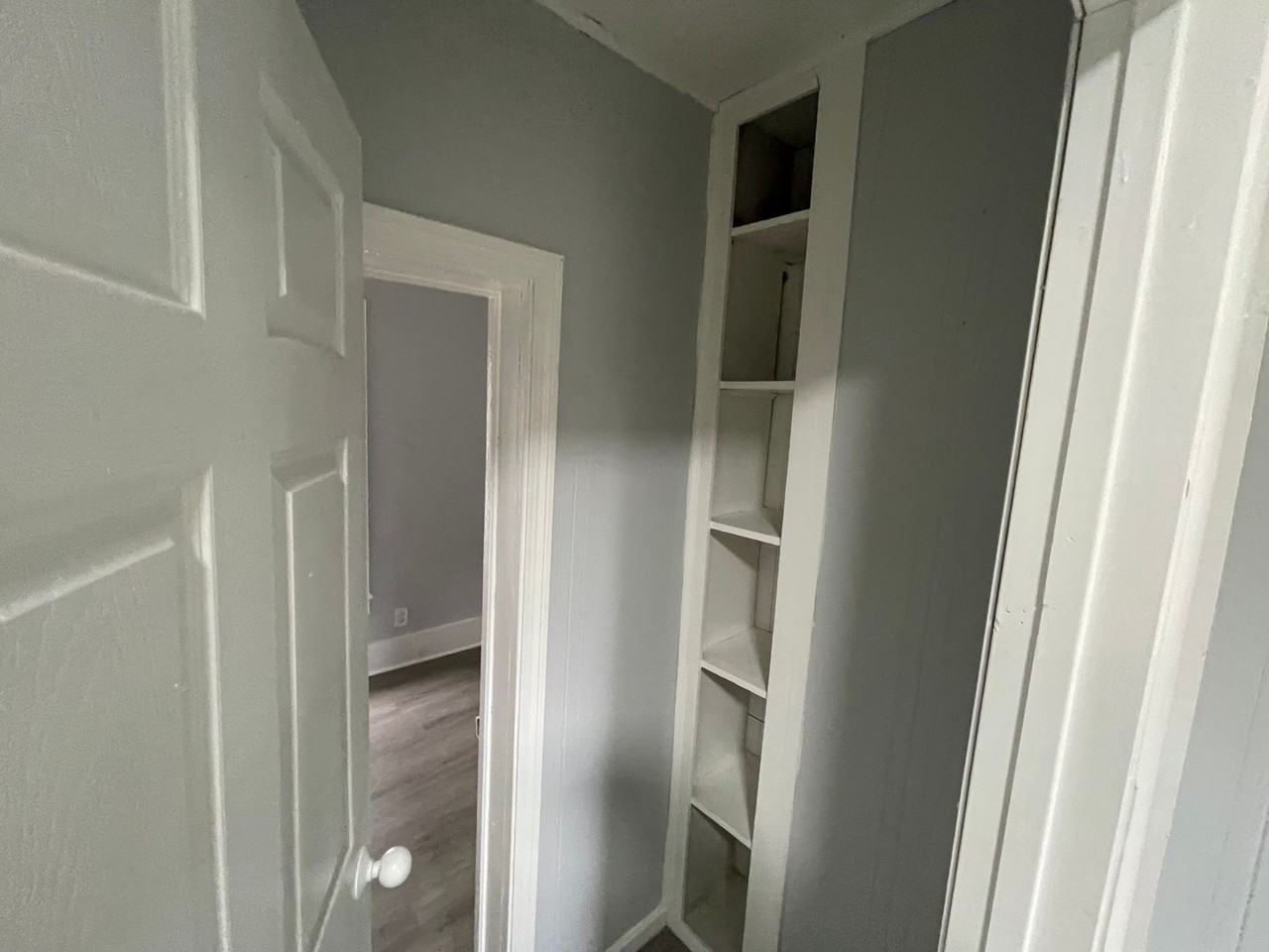 407 W 23rd St - Photo 2 of 28