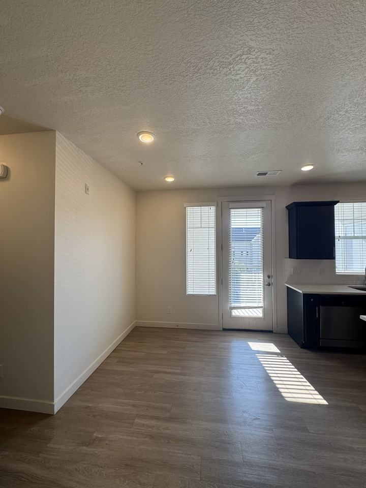 449 South 860 East Street - Photo 2 of 8