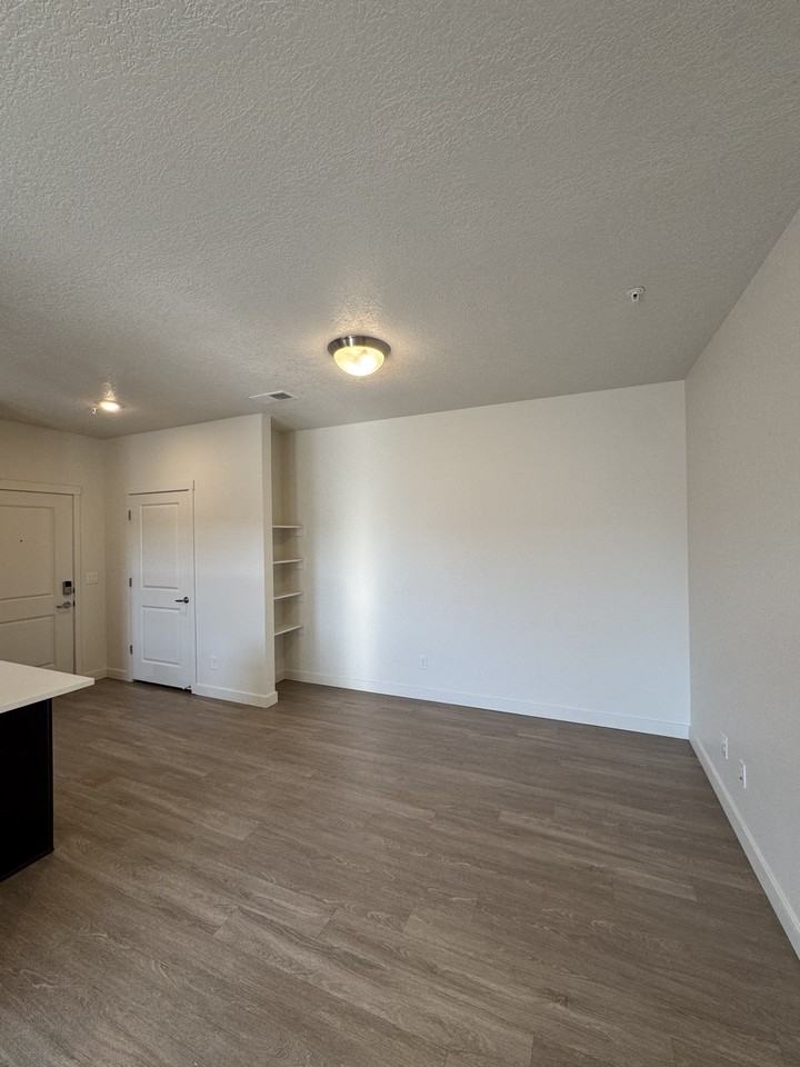 449 South 860 East Street - Photo 3 of 8