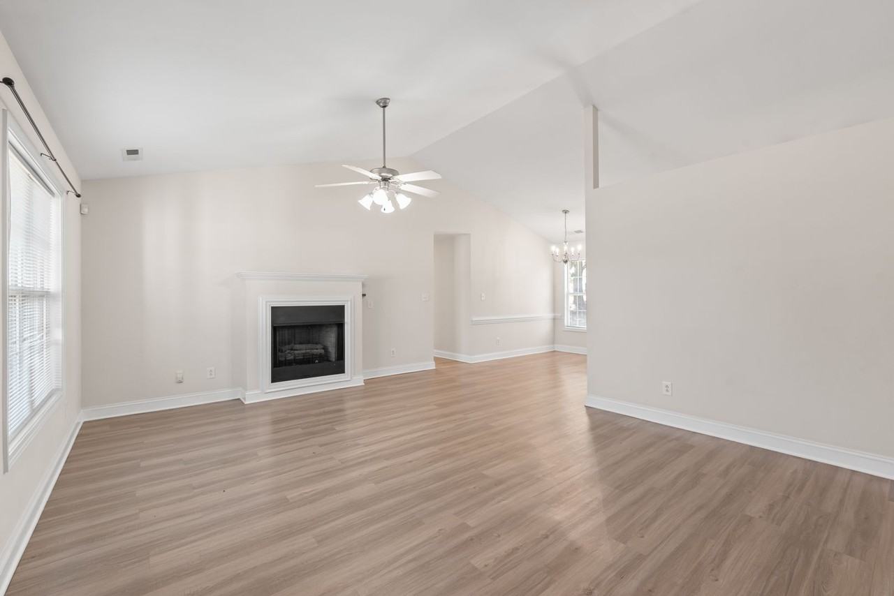 3007 Laurel Creek Lane - Photo 3 of 21