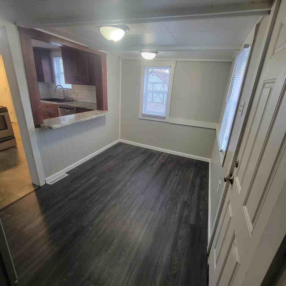 242 9th Ave N #NA - Photo 3 of 10