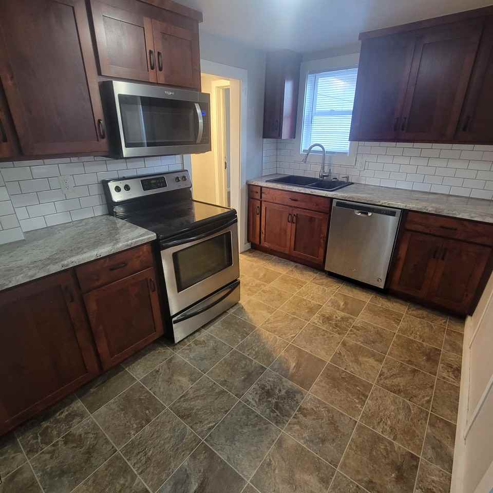 242 9th Ave N #NA - Photo 4 of 10