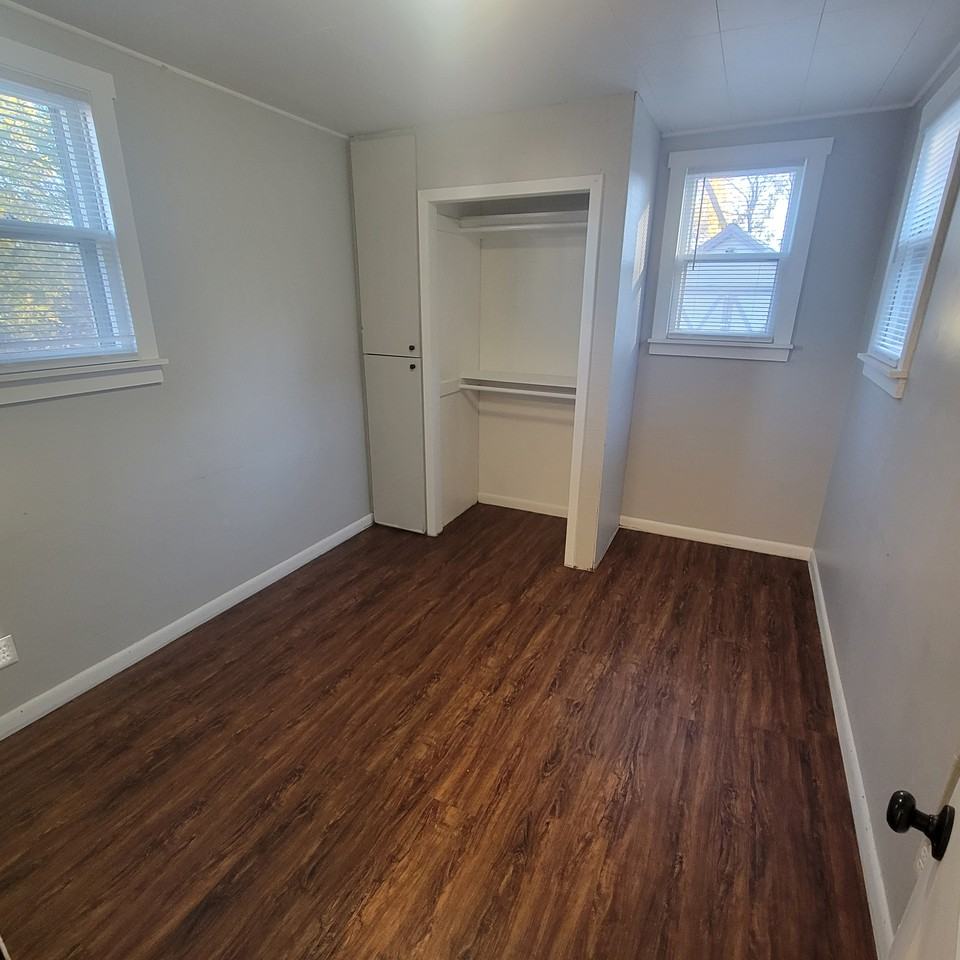 242 9th Ave N #NA - Photo 6 of 10