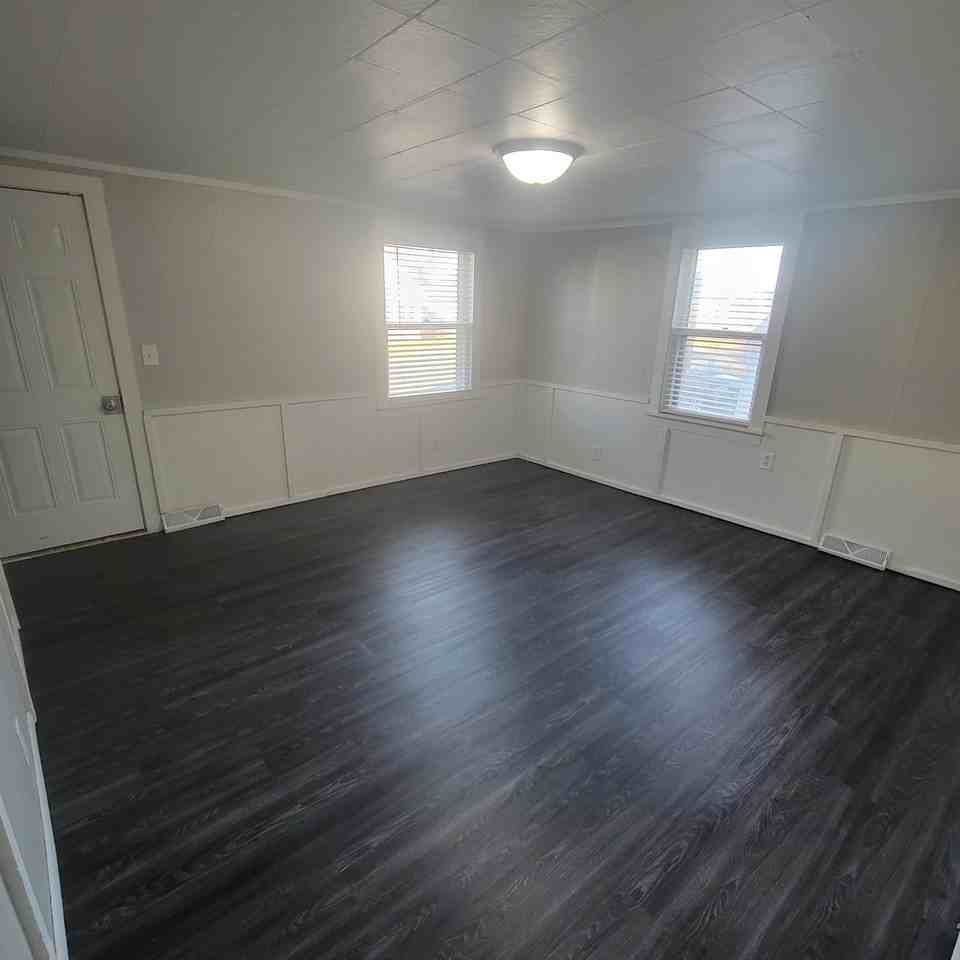 242 9th Ave N #NA - Photo 7 of 10