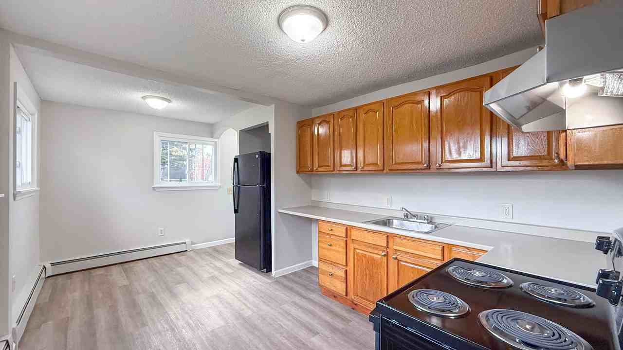 380 Holcomb St - Photo 3 of 26