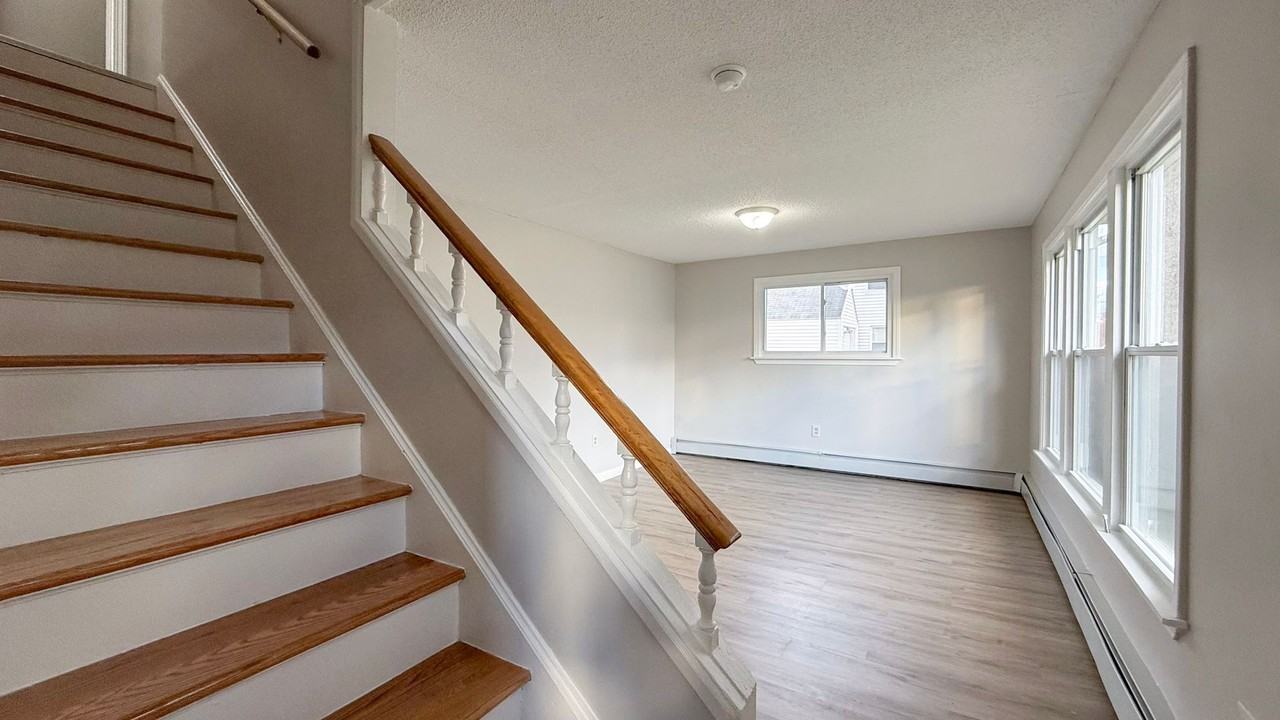 380 Holcomb St - Photo 4 of 26