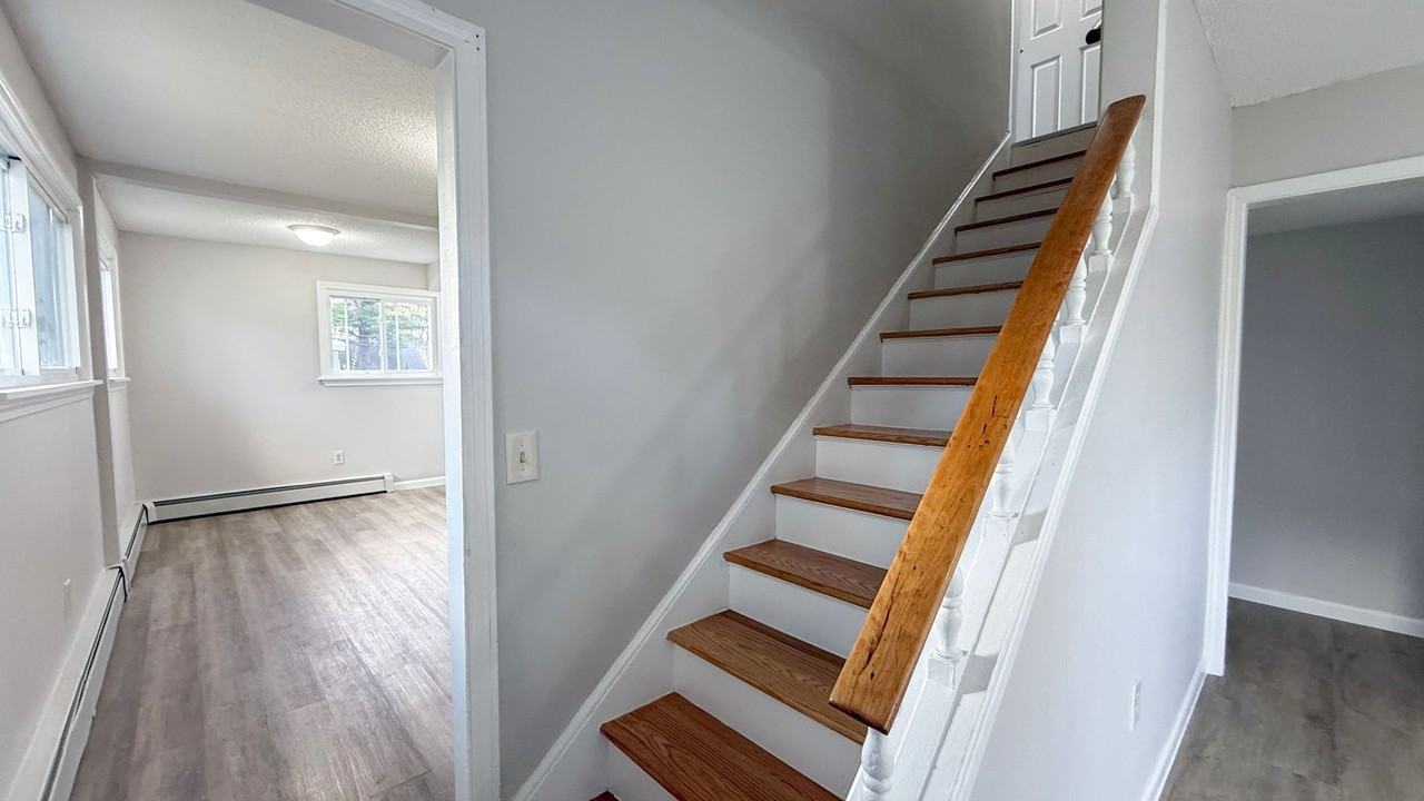 380 Holcomb St - Photo 5 of 26