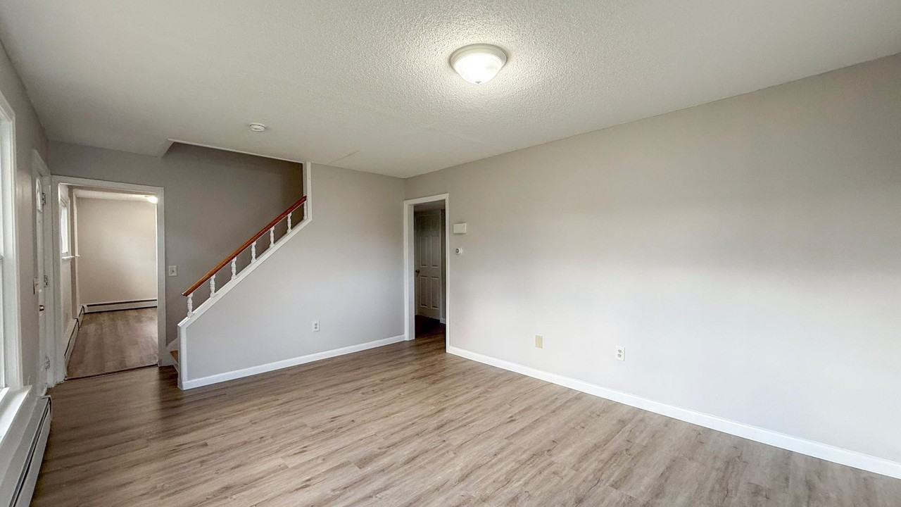 380 Holcomb St - Photo 6 of 26