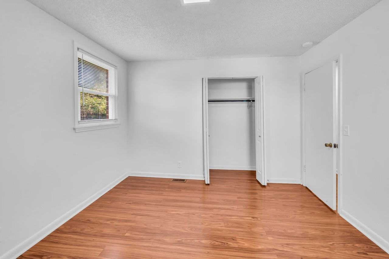3232 Hinkle Dr - Photo 2 of 25