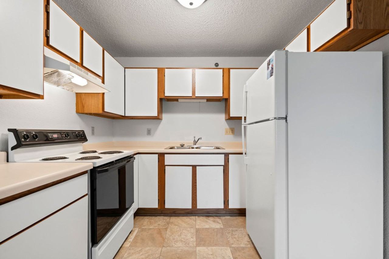 620 E Saint Mary Street - Photo 3 of 40