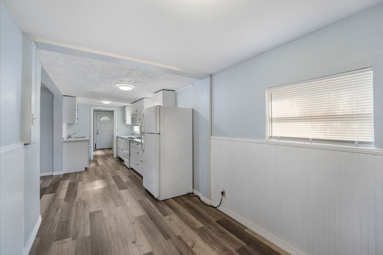 2000 43rd St S - Photo 4 of 24