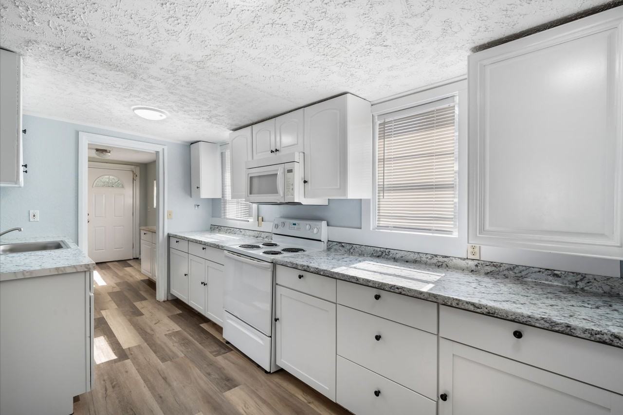 2000 43rd St S - Photo 6 of 24