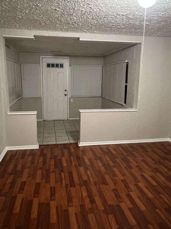 6128 E 11th St - Photo 2 of 13