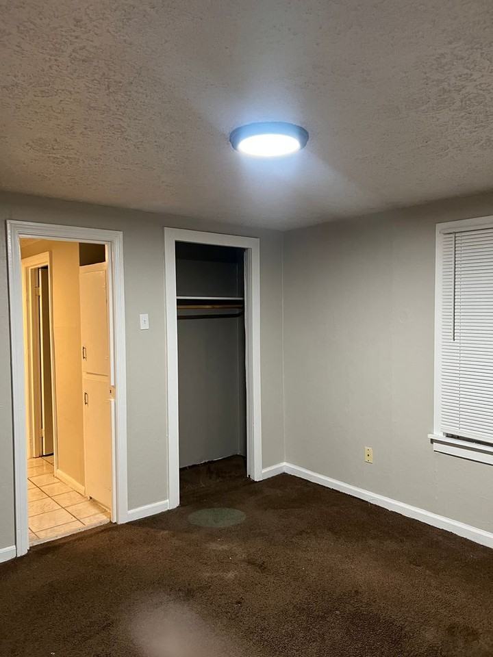 6128 E 11th St - Photo 3 of 13