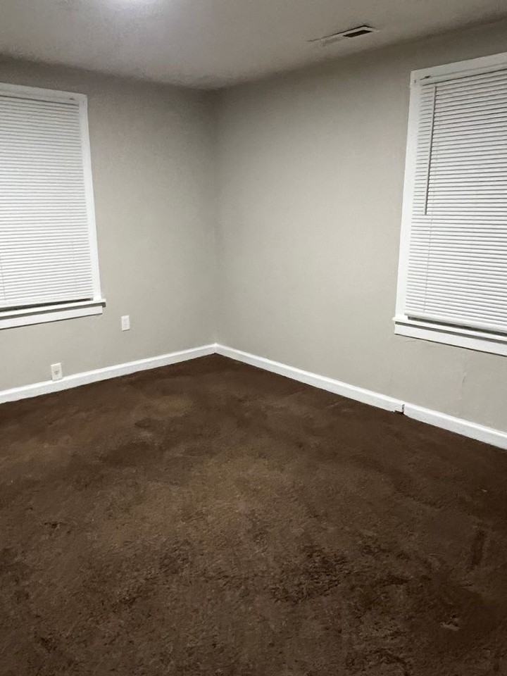 6128 E 11th St - Photo 5 of 13