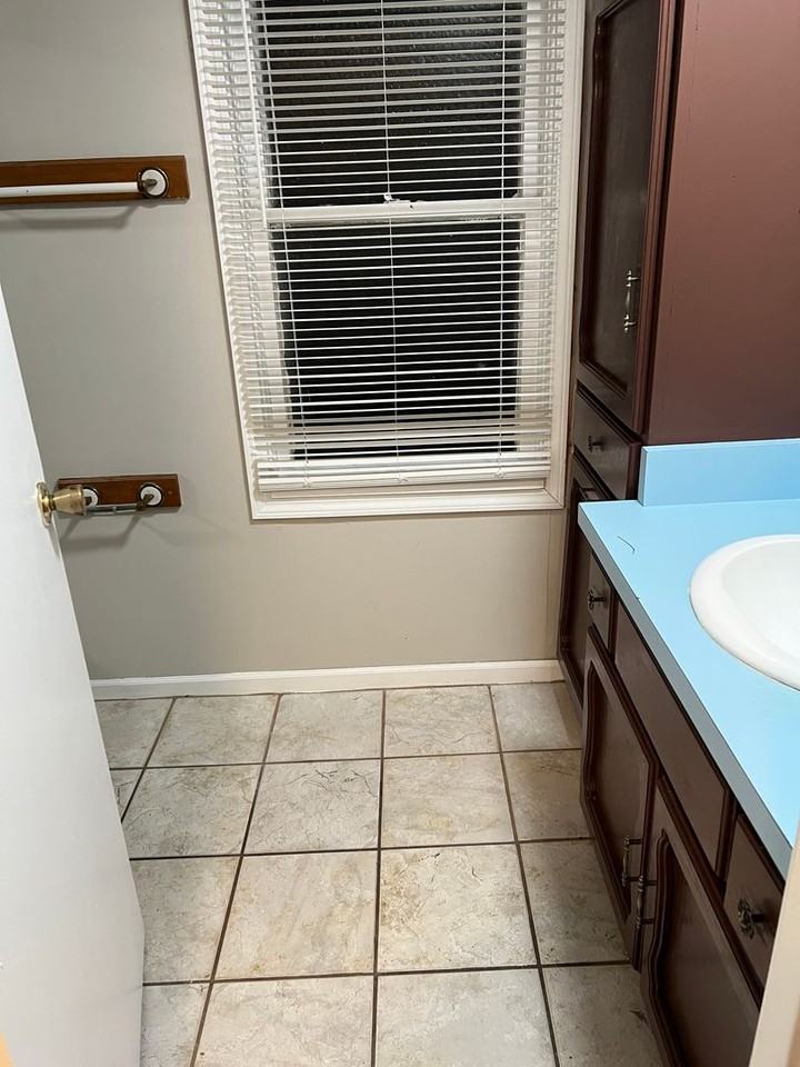 6128 E 11th St - Photo 6 of 13