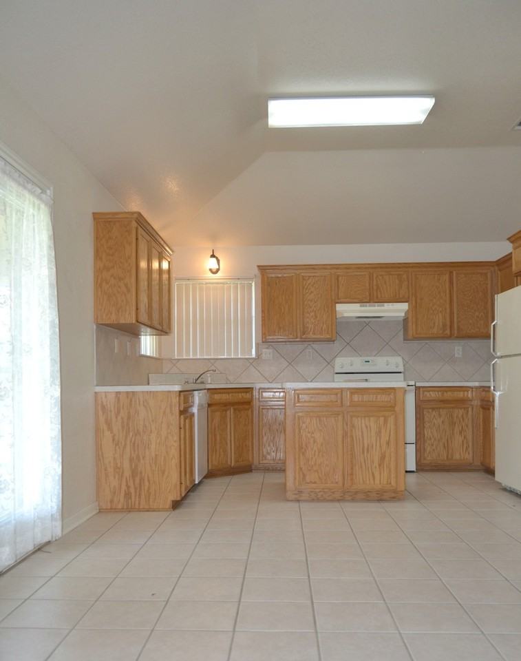 4606 Michael Dr - Photo 4 of 11