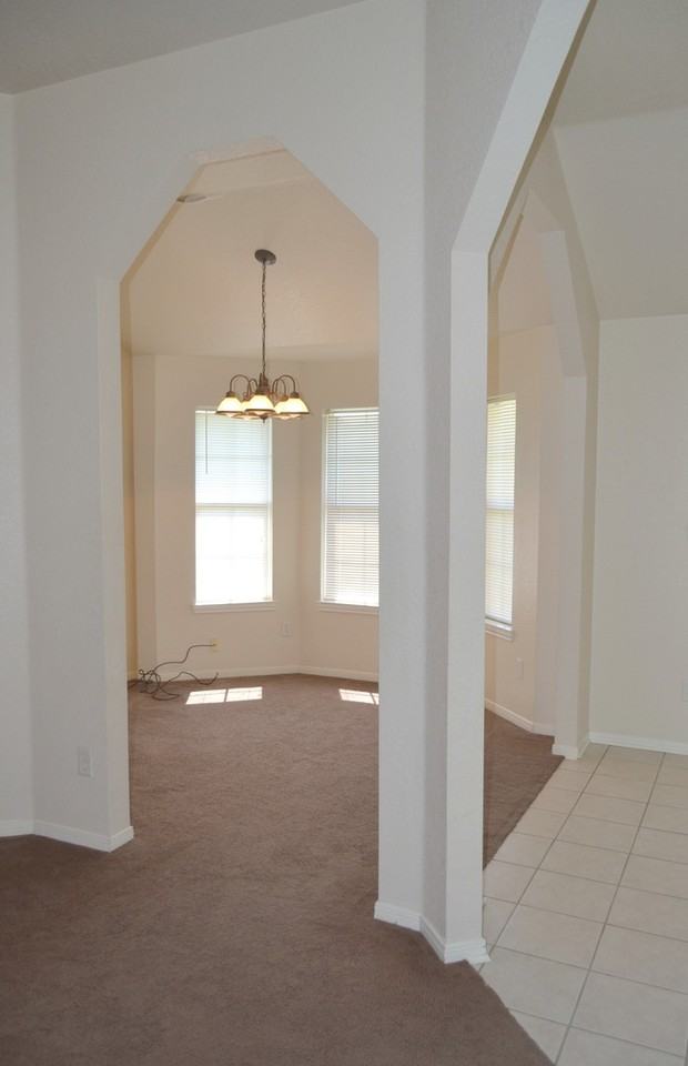 4606 Michael Dr - Photo 5 of 11