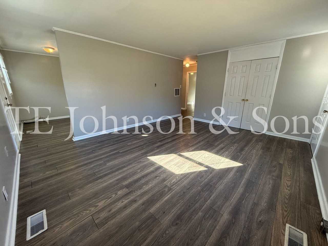 1602 Willow Rd - Photo 4 of 23